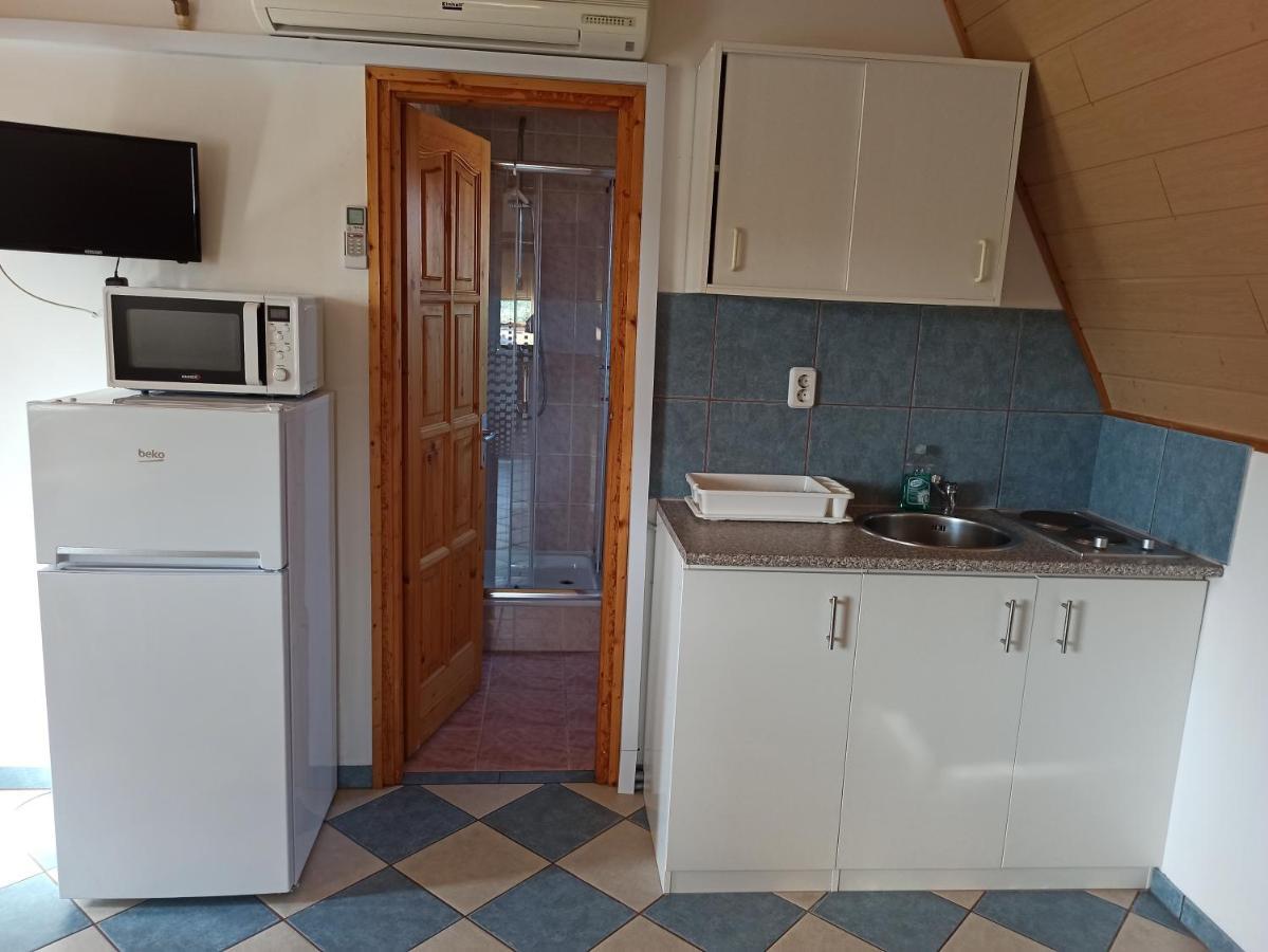 Aniko Apartmanhaz Balatonfoldvar Luaran gambar