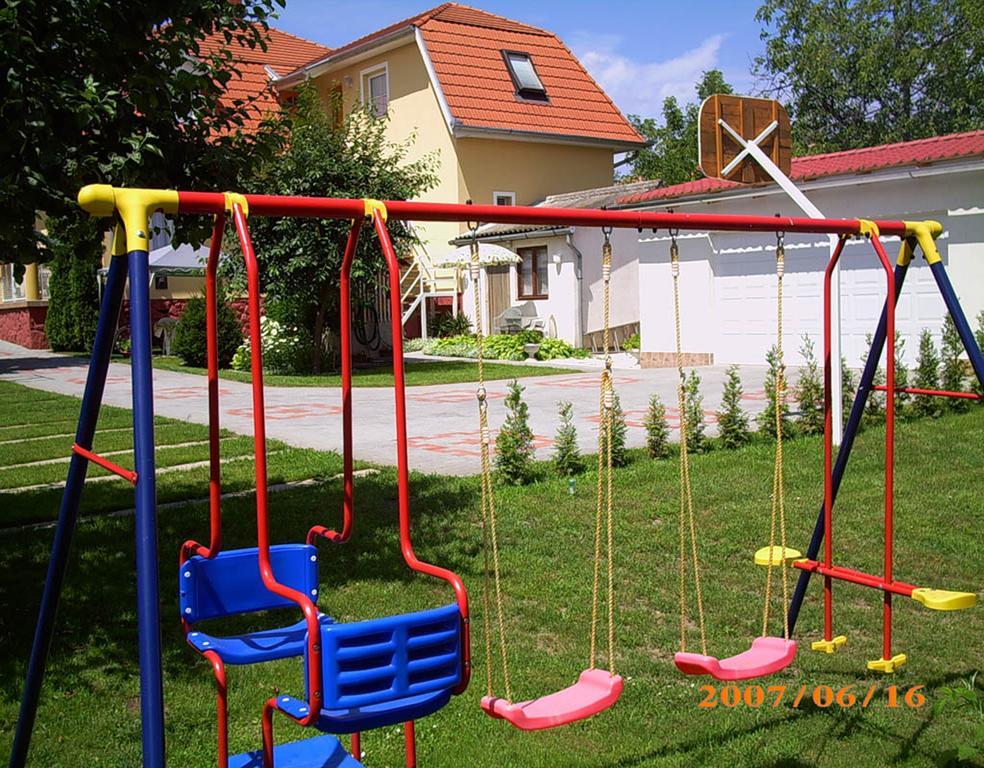 Aniko Apartmanhaz Balatonfoldvar Luaran gambar