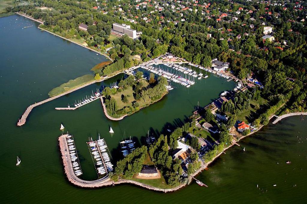 Aniko Apartmanhaz Balatonfoldvar Luaran gambar